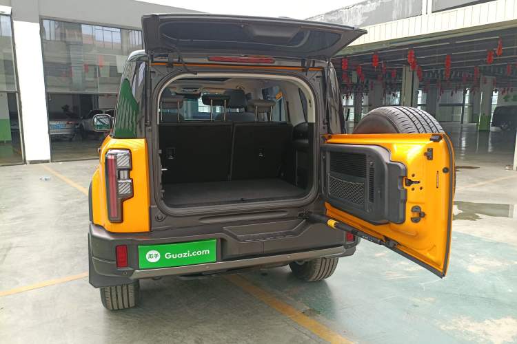 Used BAIC Off-Road BJ40 2024 2.0T All-New Urban Hunter Edition Chivalrous Style