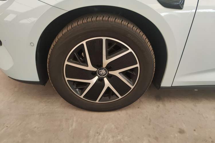 Used BYD Qin L 2025 DM-i Smart Drive 120KM Superior Model Exterior 4