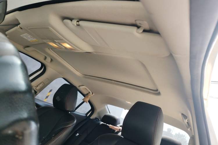 Used Mazda 3 Axela 2016 Sedan 1.5L Automatic Luxury Model Headliner