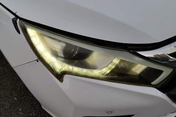 Used BYD Qin New Energy 2015 1.5T Dual-Crown Flagship Edition Right Front Headlight