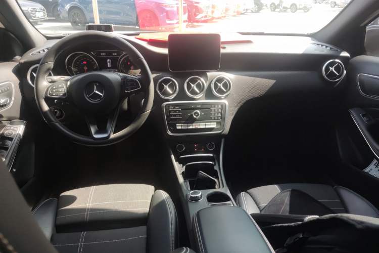 Used Mercedes-Benz A-Class 2017 A 200 Fashion Model Center Console