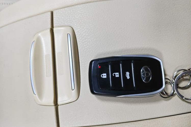 Used Toyota Highlander 2017 2.0T Four-Wheel Drive Elite Edition 7-Seater Interior 1