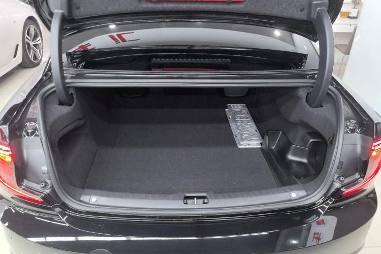 Used Volvo S90 New Energy 2024 Plug-in Hybrid Four-Wheel Drive Long-Range Luxury Smart Edition Trunk