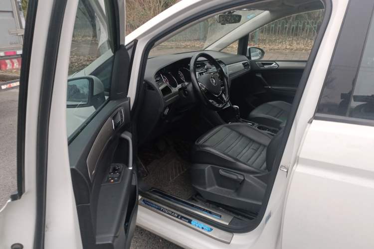 Used Volkswagen Touran 2016 Volkswagen Touran L 280TSI DSG Comfort Edition