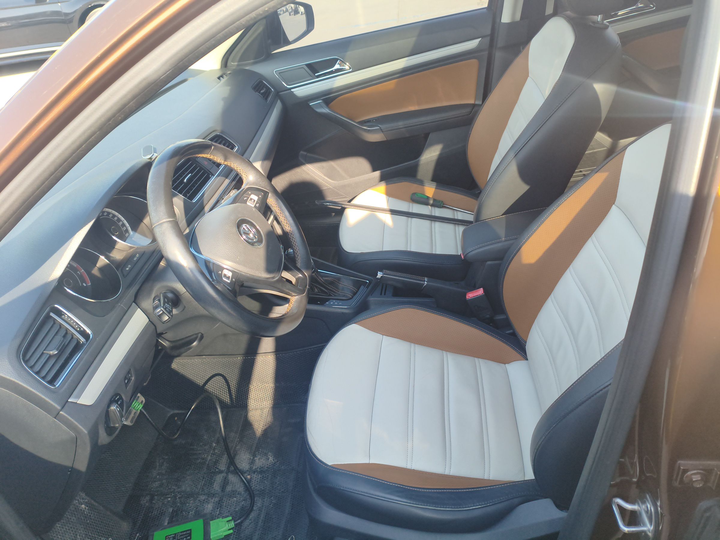 Переднее сиденье в автомобиле