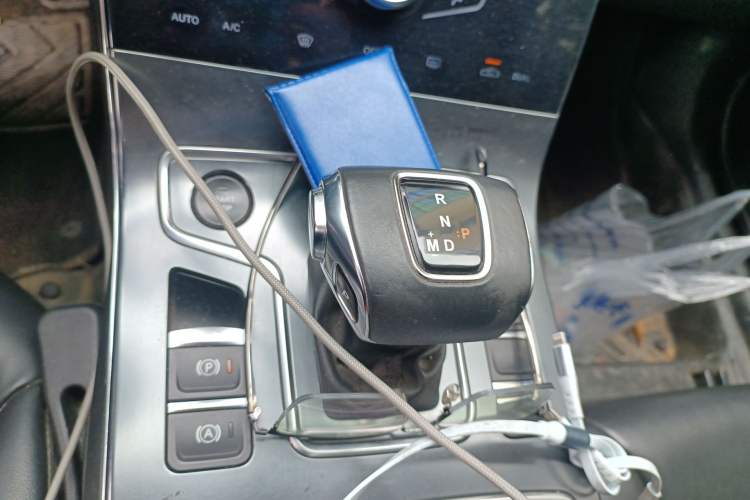 Used Hongqi H5 2022 Classic Model 1.5T DCT Flagship Edition Gear Lever