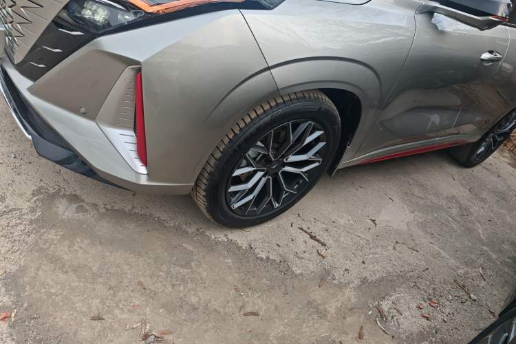 Used CHANGAN OSHAN Z6 2023 Blue Whale 1.5T DCT Smart-Led City Edition Left Front Wheel Hub