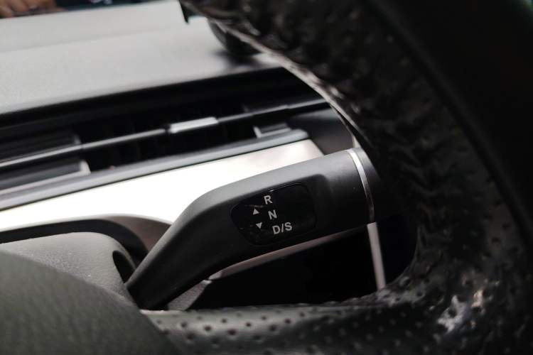 Used NETA V 2021 Standard Range Entertainment Edition Gear Lever