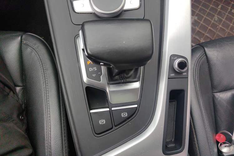 Used Audi A4L 2018 30th Anniversary Edition 40 TFSI Fashion Model
