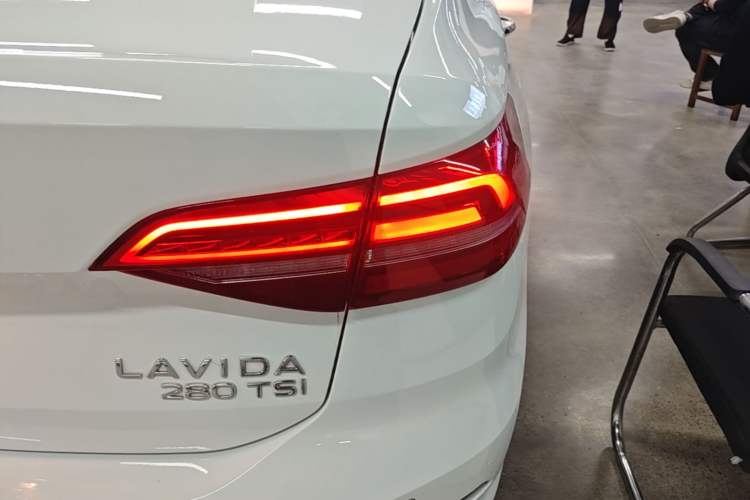 Used Volkswagen Lavida 2021 280TSI DSG Luxury Edition Exterior 3
