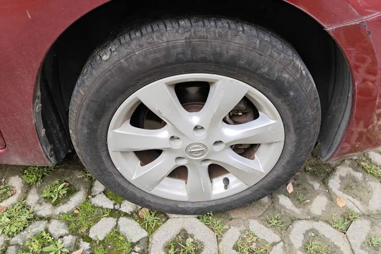 Used Nissan Tiida 2011 1.6L CVT Smart Version Right Front Wheel Hub