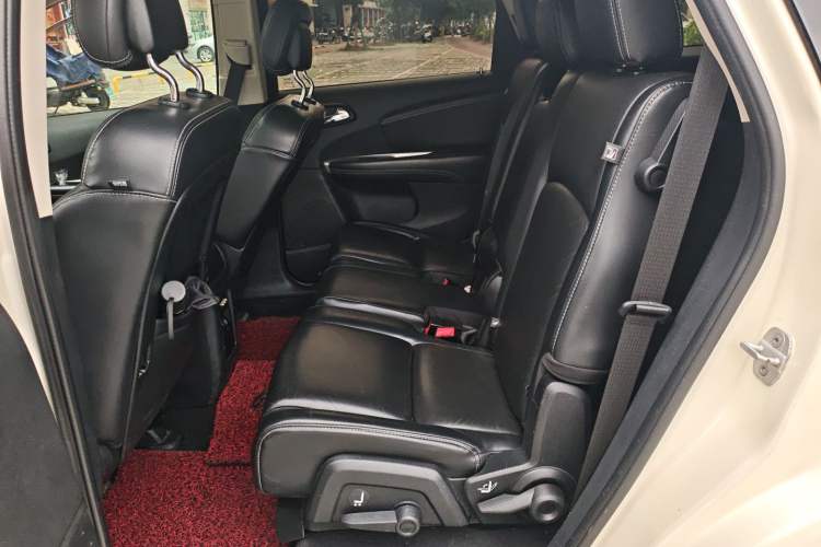 Used Dodge Journey 2013 2.4L Two-Wheel Drive Luxury Version
