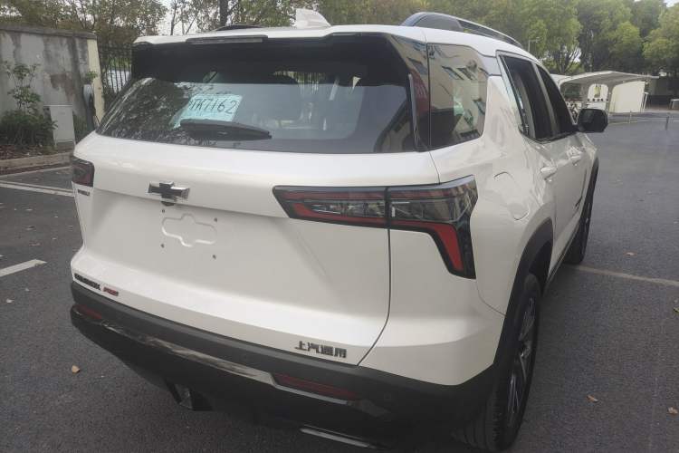 Used Chevrolet Equinox Plus 2024 102km RS Ultimate Edition Rear Right 45 Deg