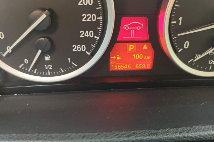 Used BMW X6 2011 xDrive35i Odometer Close Up