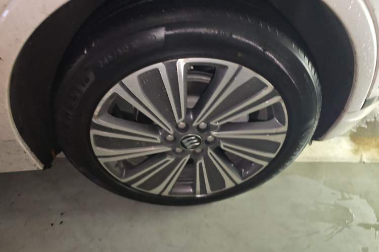 Used Buick E5 2023 Zhenxiang Standard Range Edition Right Front Wheel Hub