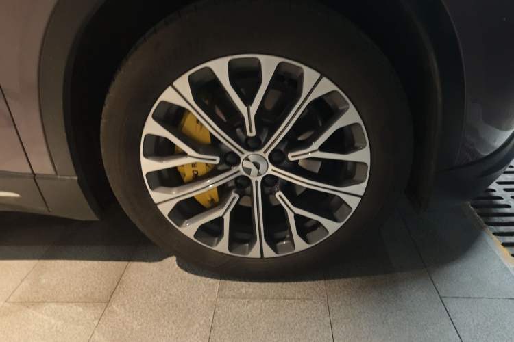 Used Nio EC6 2024 75 kWh Right Front Wheel Hub