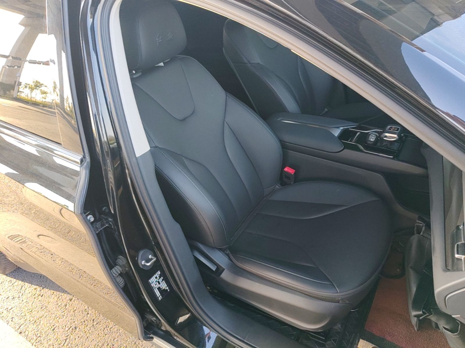 Hongqi E-QM5 2023 Base Travel Edition — снимка 19
