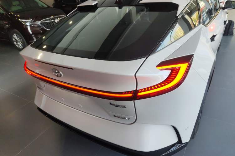 Used Toyota bZ5 2025 Model 550 PRO Smart Driving Edition Exterior 4