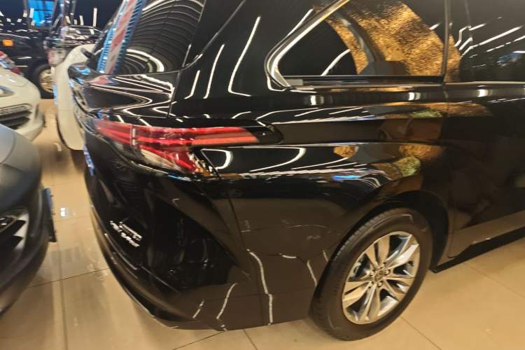 Used Toyota Sienna 2024 2.5L Hybrid Four-Wheel Drive Prestige Edition