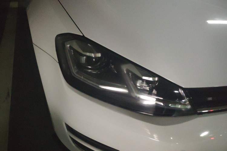 Used Volkswagen Golf 2015 1.4TSI Automatic Luxury Model Right Front Headlight