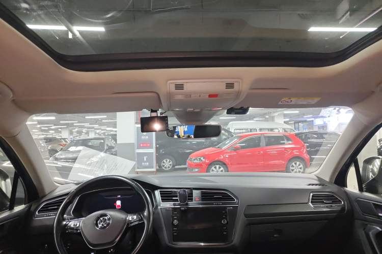 Used Volkswagen Tiguan 2018 330TSI All-Wheel-Drive Innovation Model Headliner