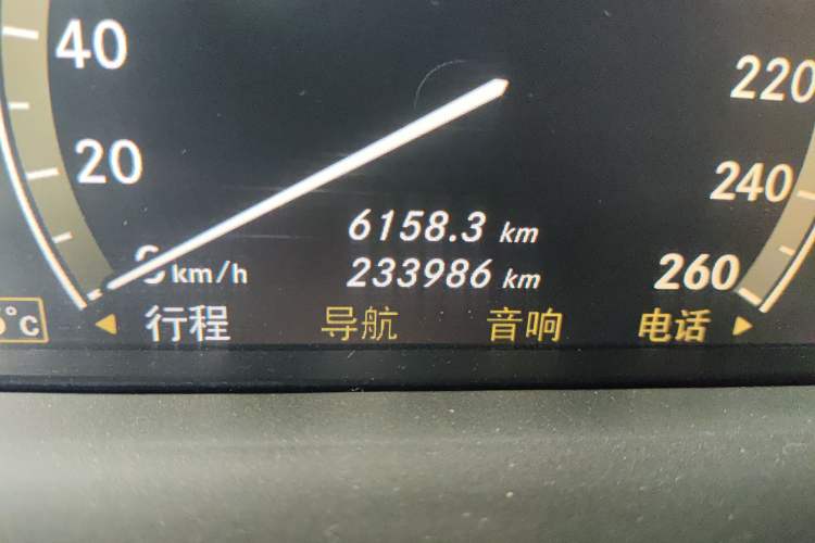 Used Mercedes-Benz S-Class 2008 S 350 L Luxury Model Odometer Close Up