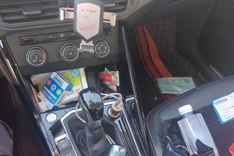 Used Volkswagen Tayron 2021 330TSI Two-Wheel Drive 30th Anniversary Edition Gear Lever