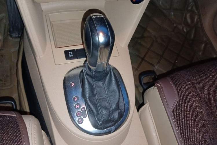 Used Volkswagen Touran 2011 1.4T DSG Zhiya Edition 5 Seats Gear Lever