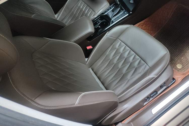 Used Volkswagen Passat 2020 330TSI Luxury Edition China VI
