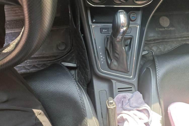 Used Volkswagen Lavida 2015 230TSI DSG Comfort Edition Gear Lever