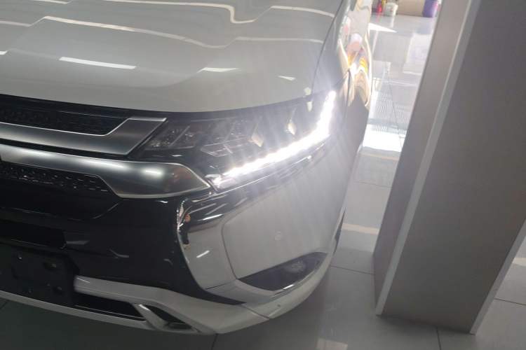 Used Mitsubishi Outlander 2021 2.4L 4x4 Zhi Xiang Edition 7 Seats