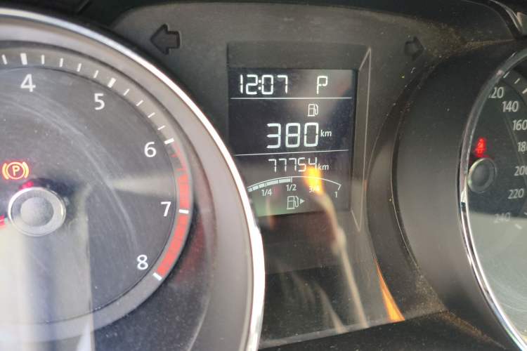 Used Volkswagen C-TREK 2017 230TSI DSG Comfort Version Odometer Close Up