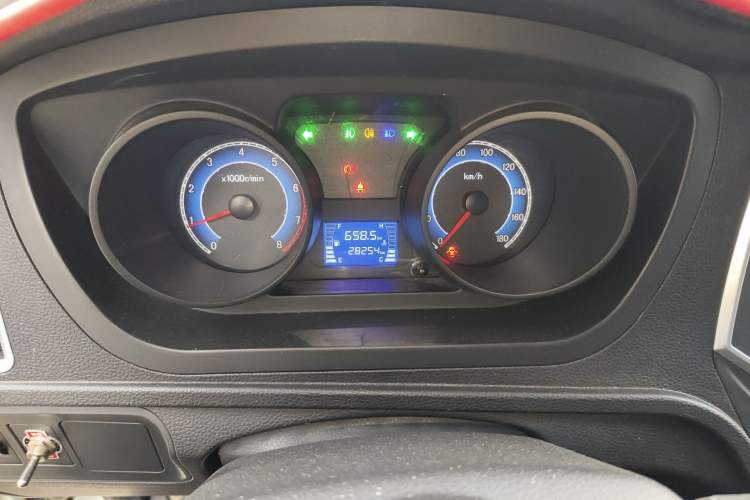 Used CHANGAN KUAYUE Zhe D5 2021 1.6L Standard Edition Double-Cab Flatbed with Dual Rear Wheels 3050mm Cargo Bed DAM16KL
