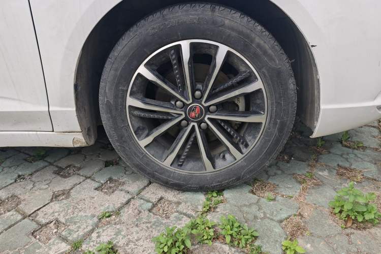 Used Roewe i5 2020 1.5L Automatic 4G Connect Luxury Flagship Edition Right Front Wheel Hub