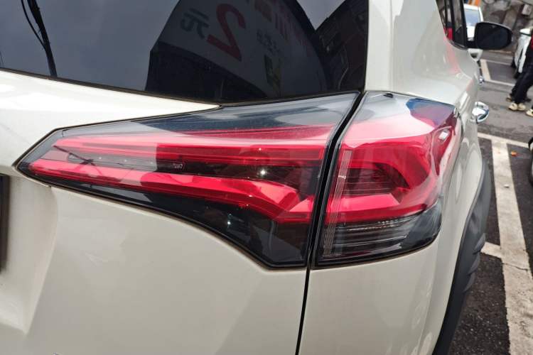 Used Toyota RAV4 2019 2.0L CVT Two-Wheel Drive Fashion X Limited Edition China VI Standard