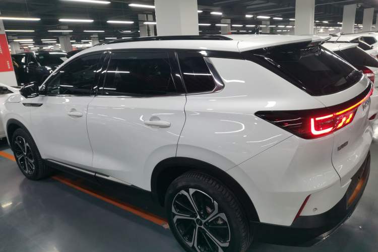 Used Dongfeng Aeolus Huge 2022 Mach Dual-Motor 1.5T MHD Dare-to-Dream Edition
