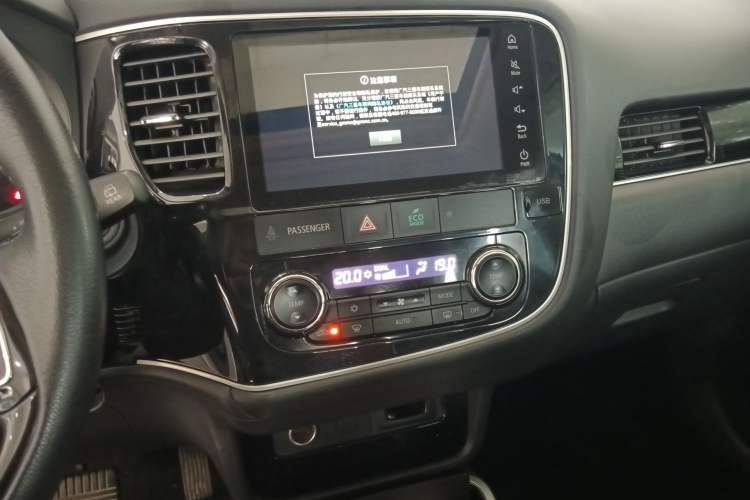 Used Mitsubishi Outlander 2021 Revised Version 2.0L Two-Wheel Drive Enjoyment Edition 5 Seats Audio And AC Panel