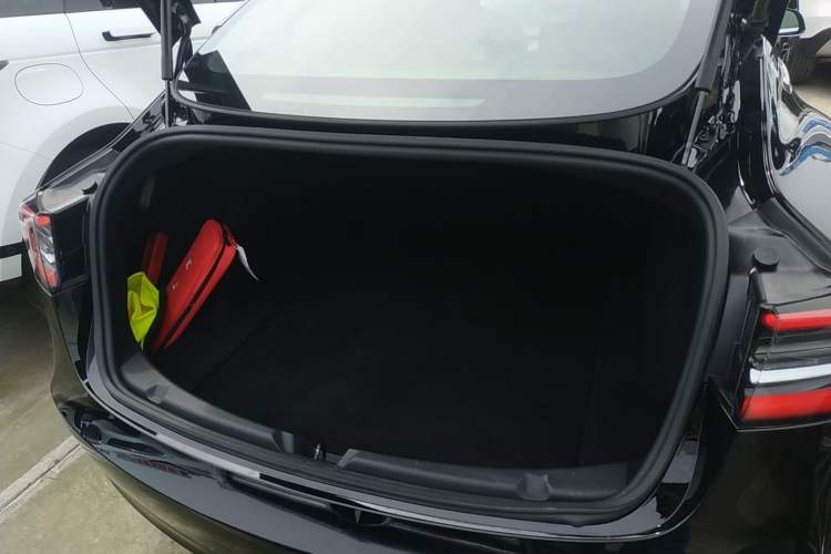 Used Tesla Model 3 2020 Revised Version Standard Range Rear-Wheel Drive – Upgraded Edition Trunk