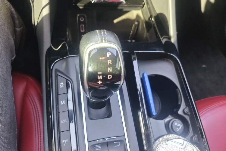 Used Maserati Levante 2018 3.0T Standard Edition Gear Lever