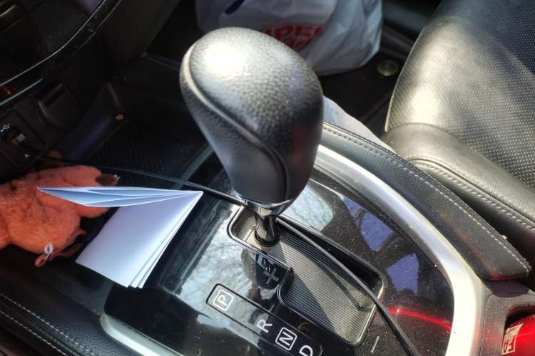 Used Nissan X-Trail 2015 2.0L CVT Comfort MAX Edition 2WD Gear Lever