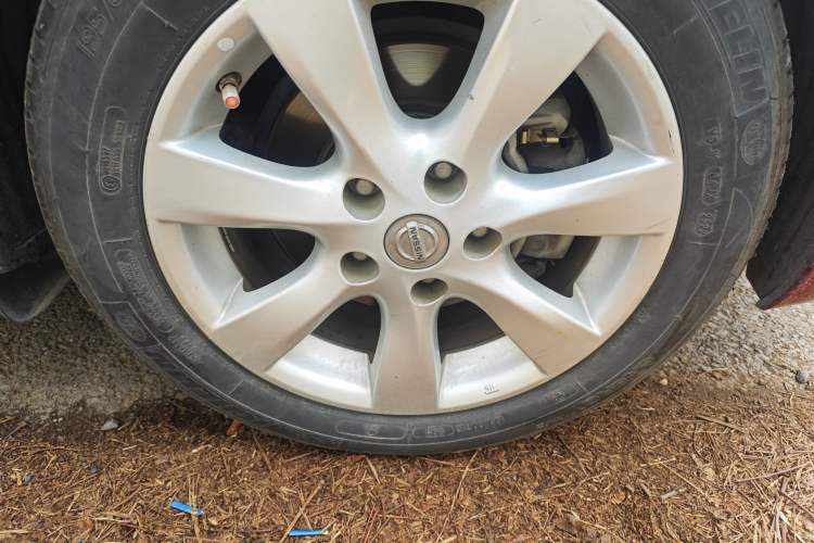 Used Nissan Tiida 2011 1.6L CVT Smart Version Right Front Wheel Hub