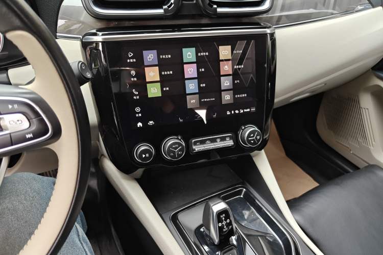 Used Lynk & Co 02 2018 1.5T DCT Two-Wheel Drive Zhaopu Version China V Standard Audio And AC Panel