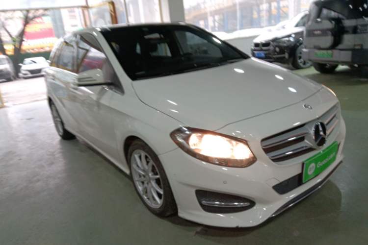 Used Mercedes-Benz B-Class 2015 B 200 Sport Edition Front Right 45 Deg