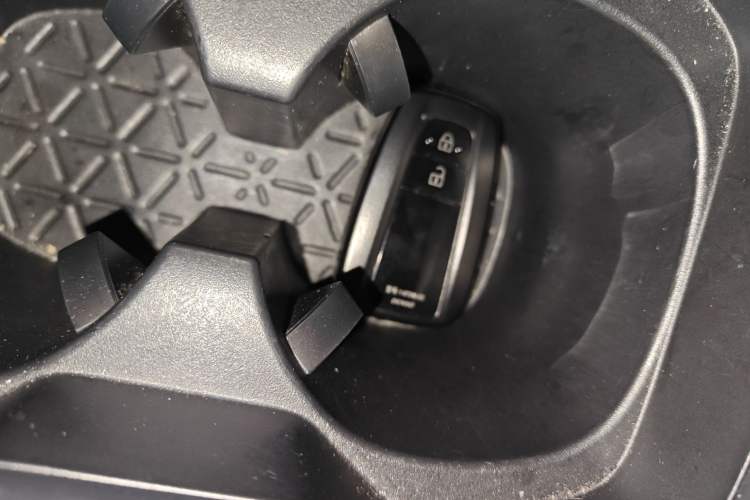 Used Toyota RAV4 2020 2.0L CVT Two-Wheel Drive Fashion Edition Vehicle Key