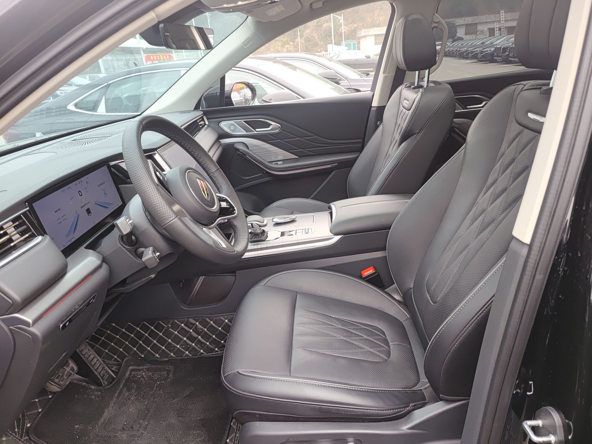 المقاعد الأمامية داخل السيارة