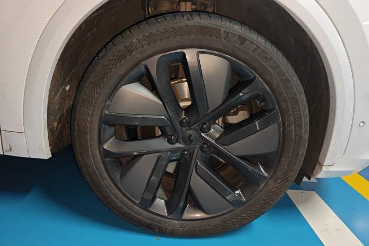 Used Li Auto L7 2024 MAX Model Right Front Wheel Hub