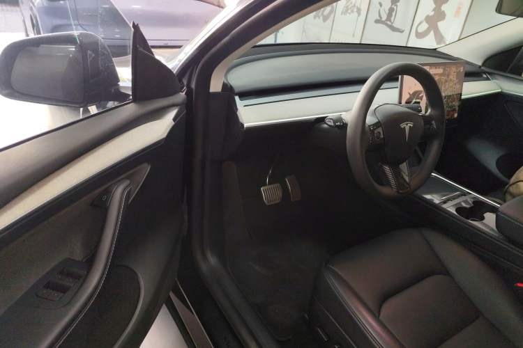 Used Tesla Model Y 2023 Rear-Wheel-Drive Version
