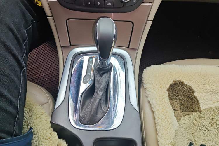 Used Buick Regal 2011 2.0L Comfort Edition Gear Lever