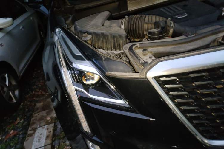 Used Cadillac XT5 2020 28T Luxury Version Right Front Headlight