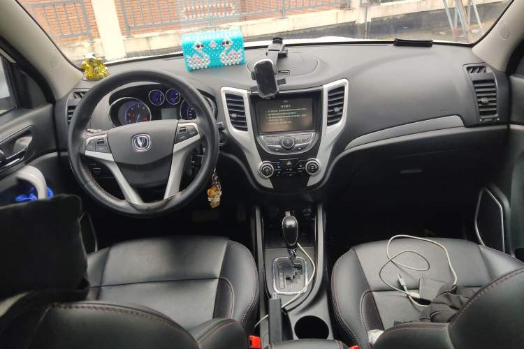 Used CHANGAN CS35 2016 1.6L Automatic Luxury Model China V Standard Center Console